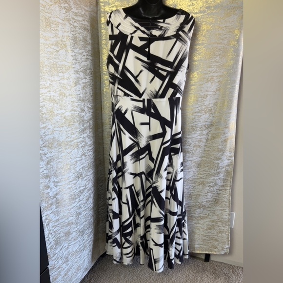 Windsmoor Women’s White/Black Abstract 100% Silk Print Maxi Dress - Picture 15 of 17